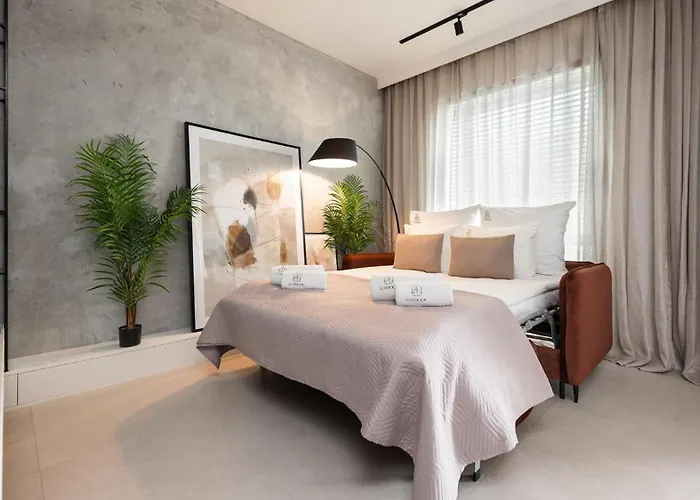 Flatbook - Yacht Park Apartment