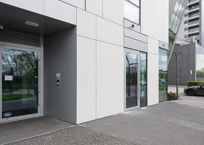 Flatbook - Yacht Park Apartment